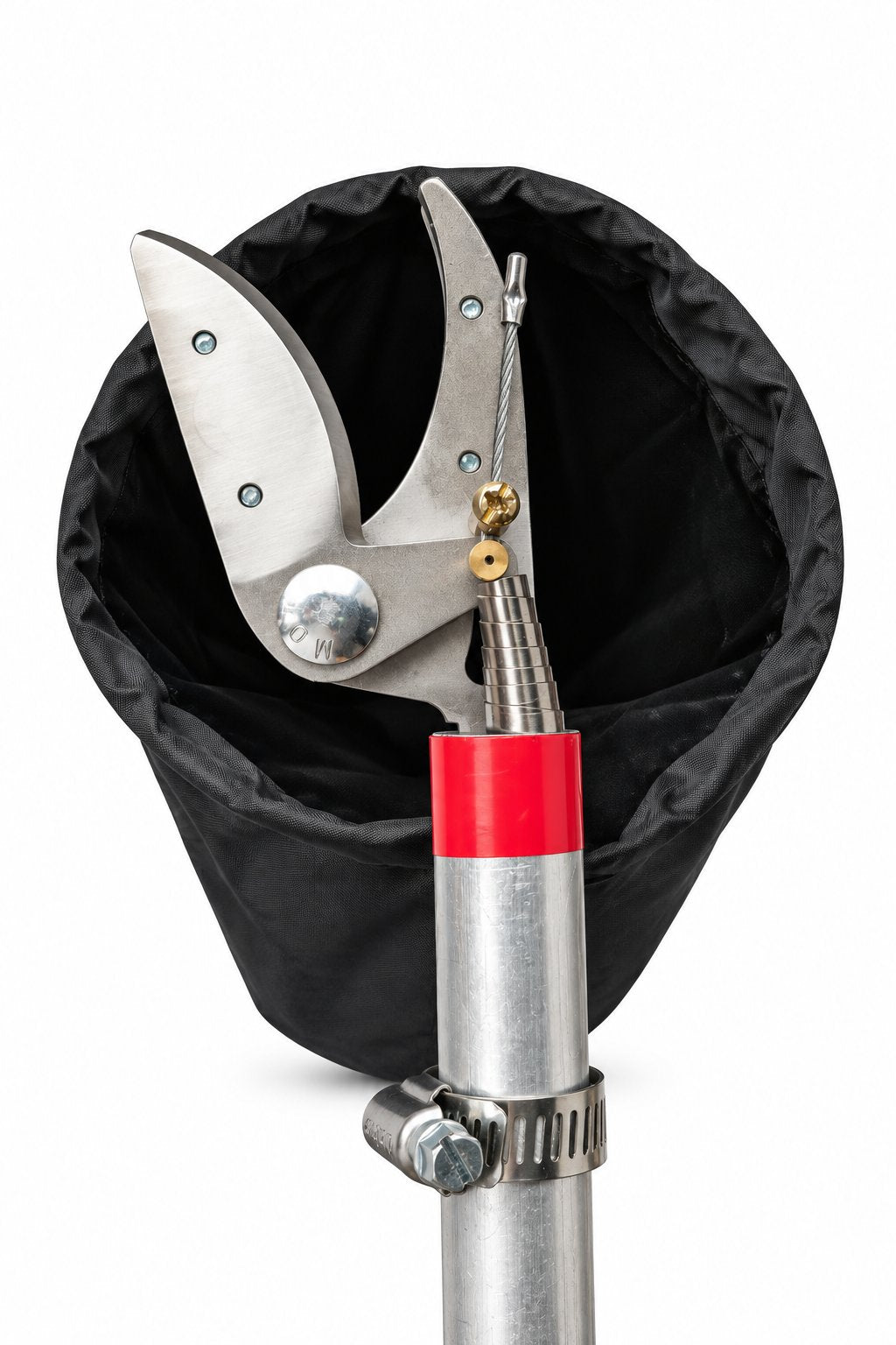 Cabeza de la Tijera Cosechadora con la bolsa recolectora, montada en el tubo.